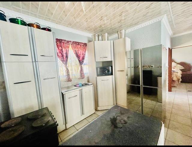 2 BEDROOM HOUSE FOR SALE IN VANDERBIJLPARK CE 4